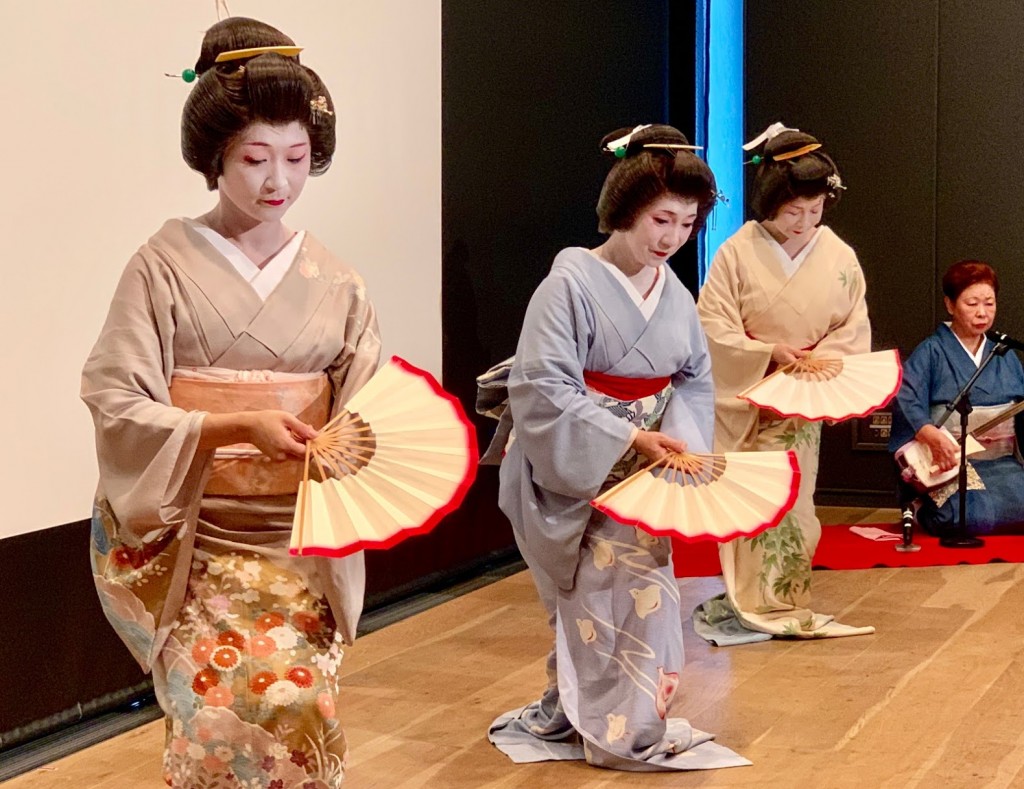 お座敷あそび DVD お座敷おどり 浅草芸妓連 国内正規品 Amazon.co.jp: 浅草芸妓連 お座敷あそび : DVD