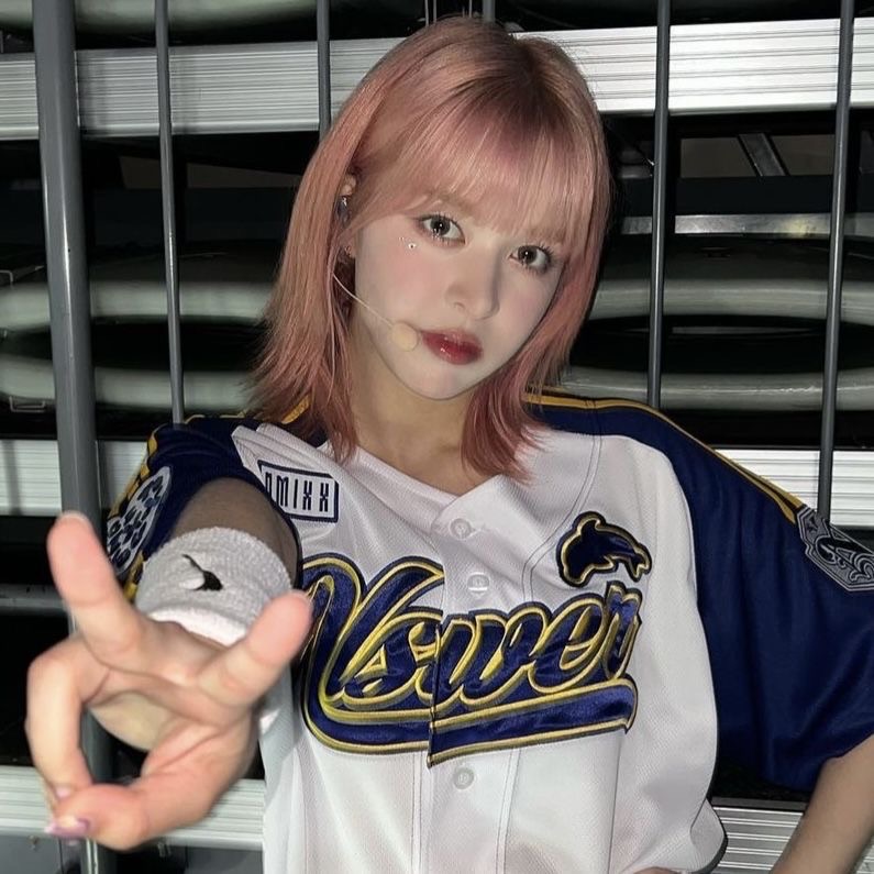 NMIXX ユニフォーム リリー NMIXX ユニフォーム リリー Amazon.co.jp: NMIXX エンミックス リリー